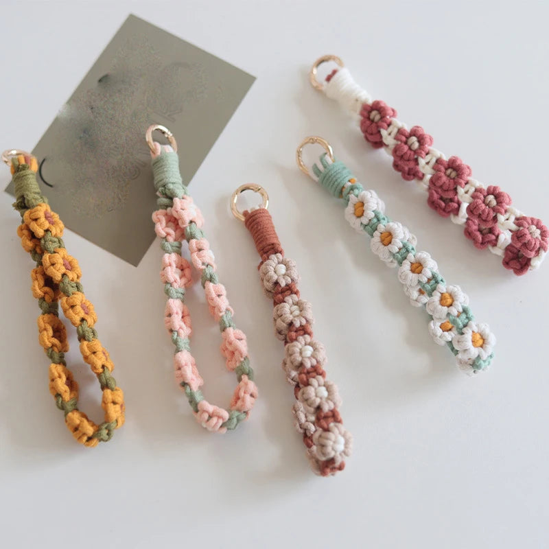 Daisy Flower Macrame Wristlet Keychain - Boho Key Fob & Lanyard