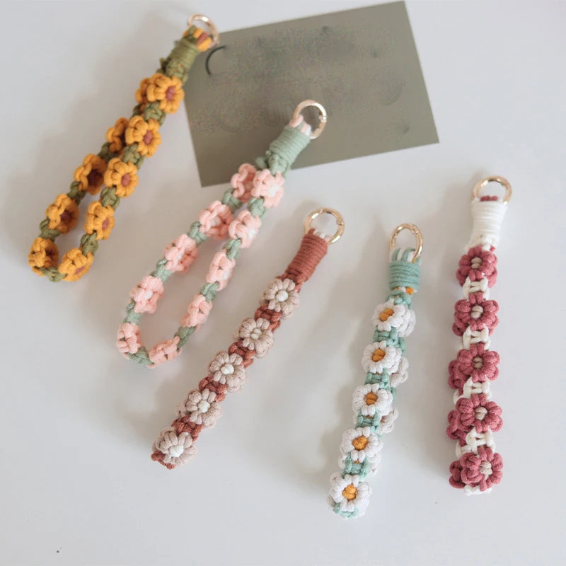 Daisy Flower Macrame Wristlet Keychain - Boho Key Fob & Lanyard