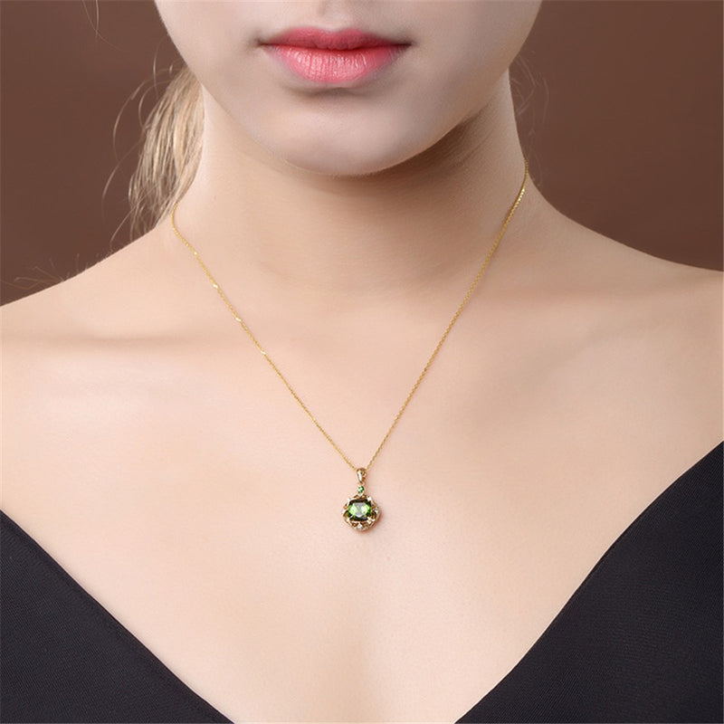 Small Emerald pendant necklace