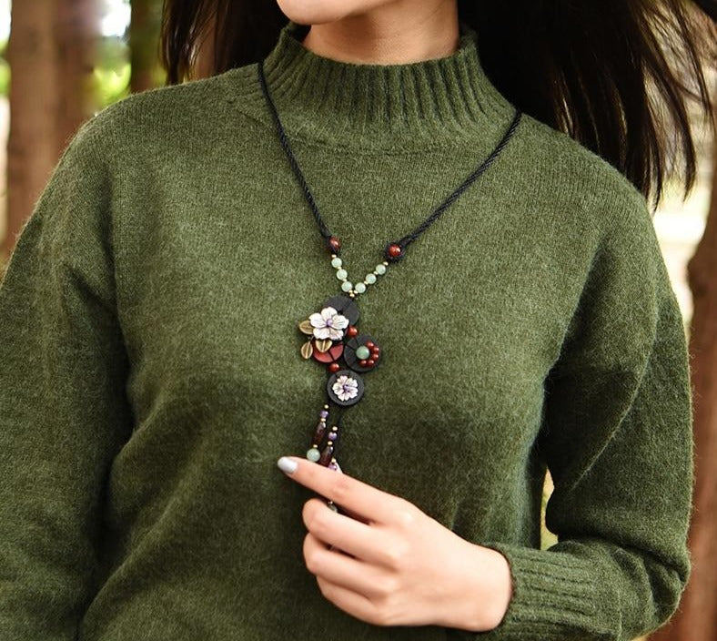 Long pendants wooden necklace