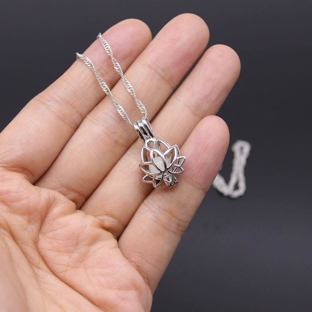 Lotus Flower Shaped Pendant Necklace