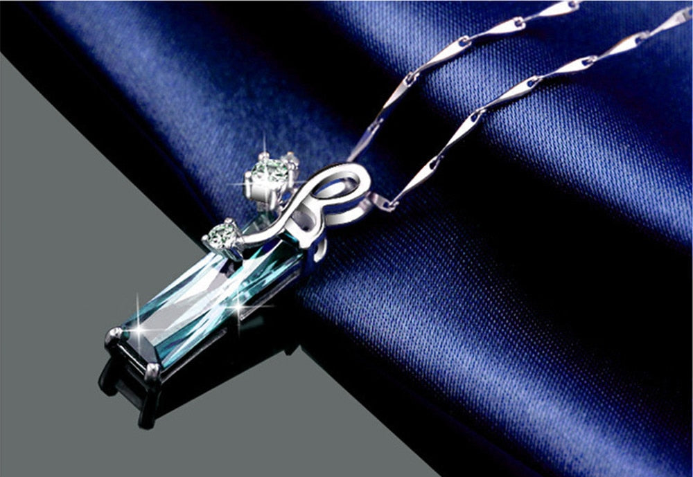 Aquamarine gemstones diamond pendant necklaces