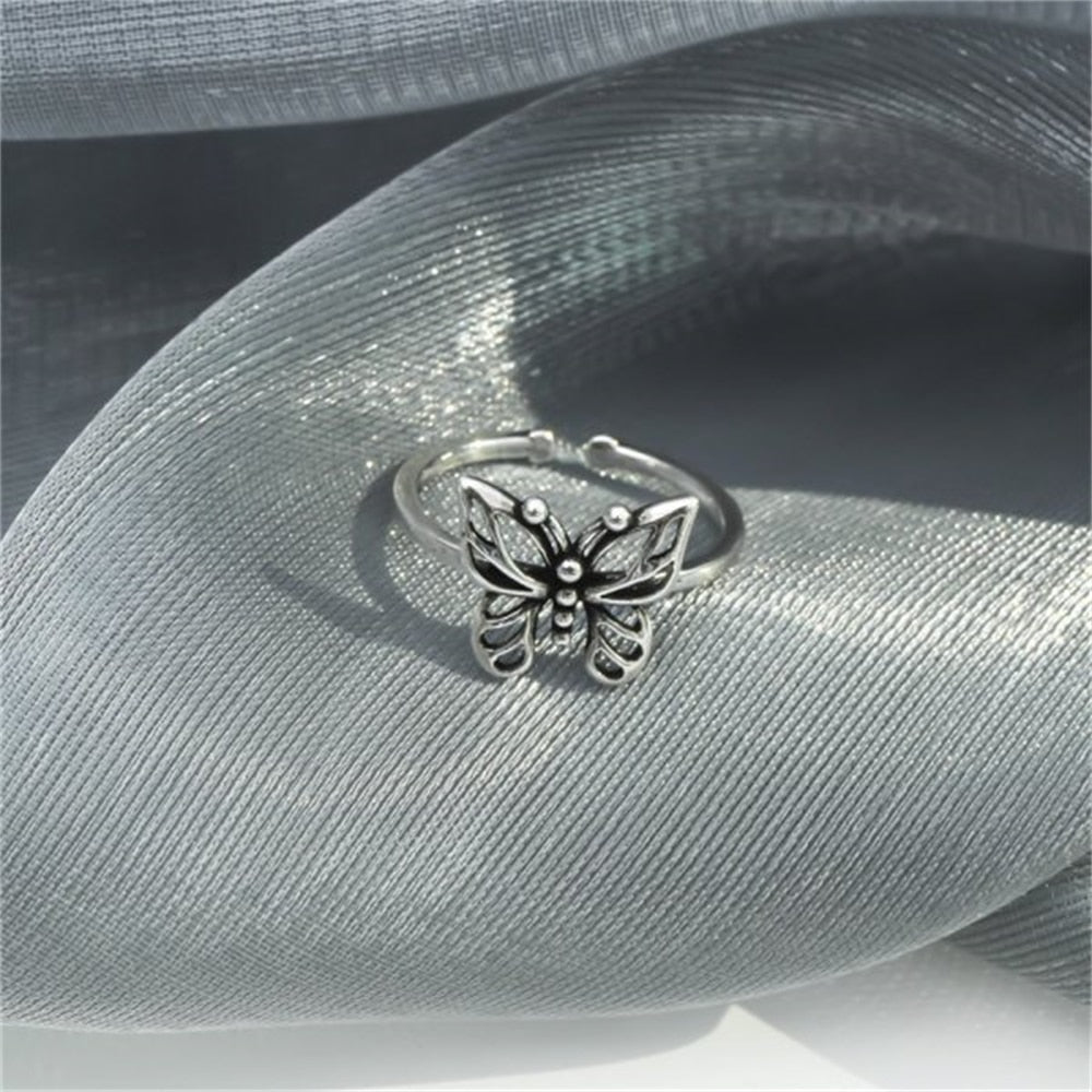 Retro Angel Wings Black Heart Rings