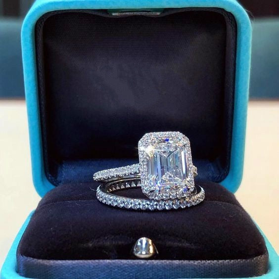 Elegant Gold Color Zircon Red Crystal Ring